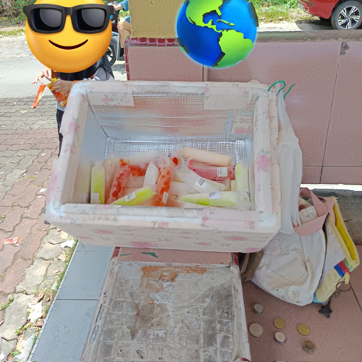_knisa's tweet photo. @FajeeliShop Jual aiskrim malaysia depan sekolah. Sesapa nak infaq/belanja dak-dak skolah pun boleh. Lokasi: Ceneh, Kemaman. https://t.co/YhYhaEP3qU