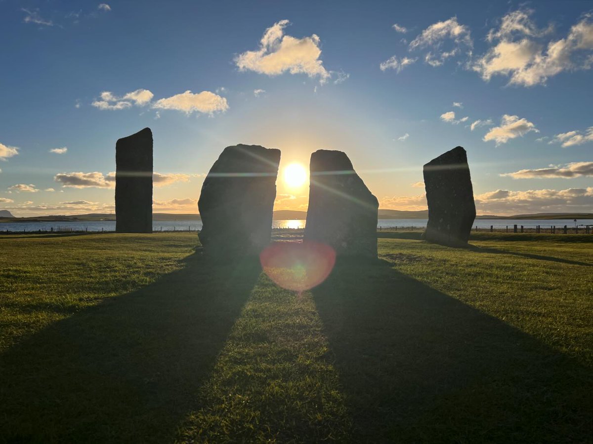 Ancient stones and the setting sun, in the heart of Neolithic #Orkney ❤️ 📍 Standing Stones of Stenness, Orkney 📸 by instagram.com/awanderingarch… #VisitOrkney #ScotlandIsCalling