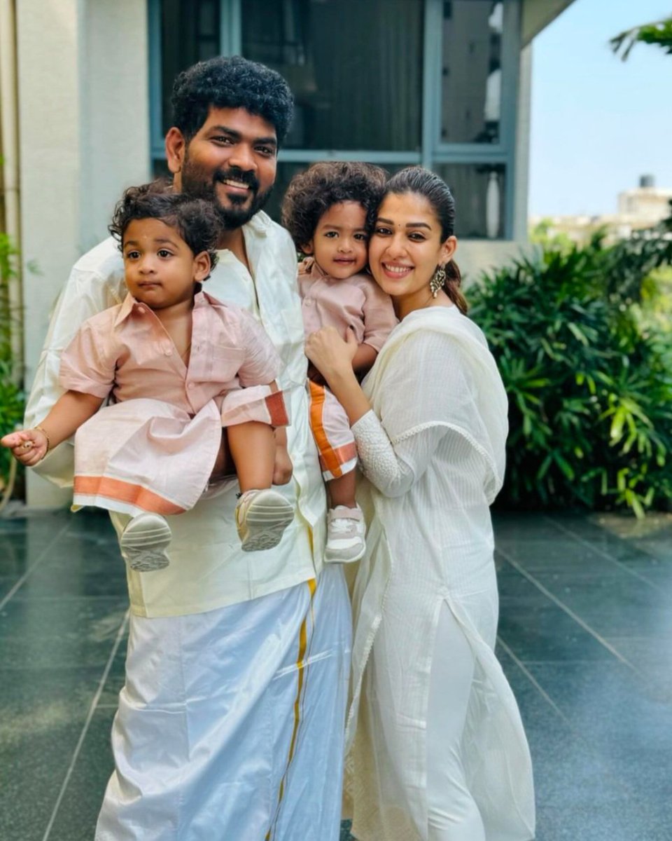 #Nayanthara and #VigneshShivan share an adorable picture with their little munchkins #Uyir and #Ulagam. ❤️