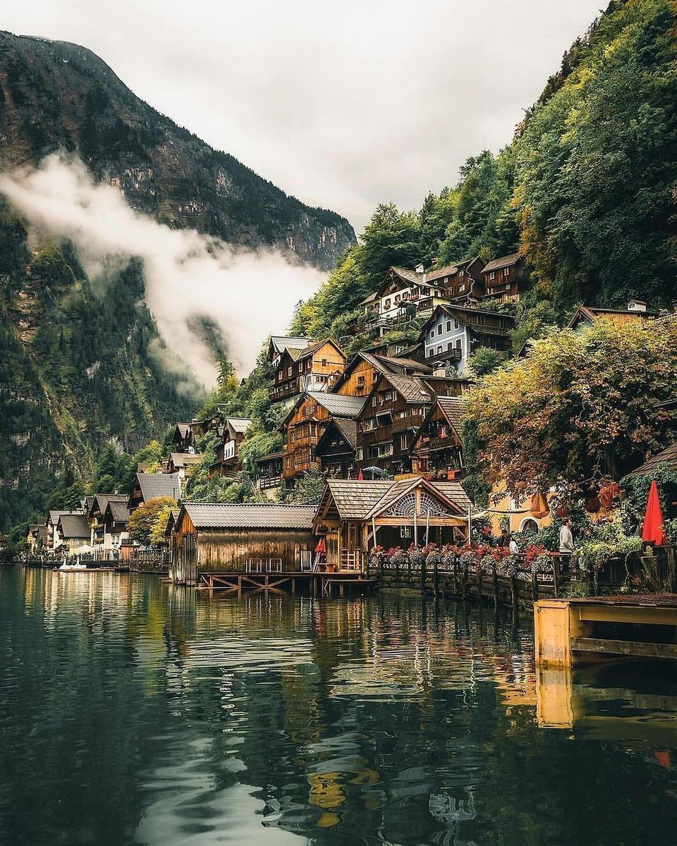 SeascapeNature's tweet photo. Hallstatt https://t.co/PGKsShRqn4