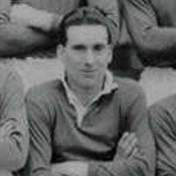 Remembering former #ChelseaFC player Sam Weaver (#209) who passed away #OnThisDay in 1985 aged 76. Sam made 125 1st-team appearances scoring 4 for #CFC between 1936-39 See his full profile here: buff.ly/3UsgP9v #CFCHeritage #NeverForgotten #OTD