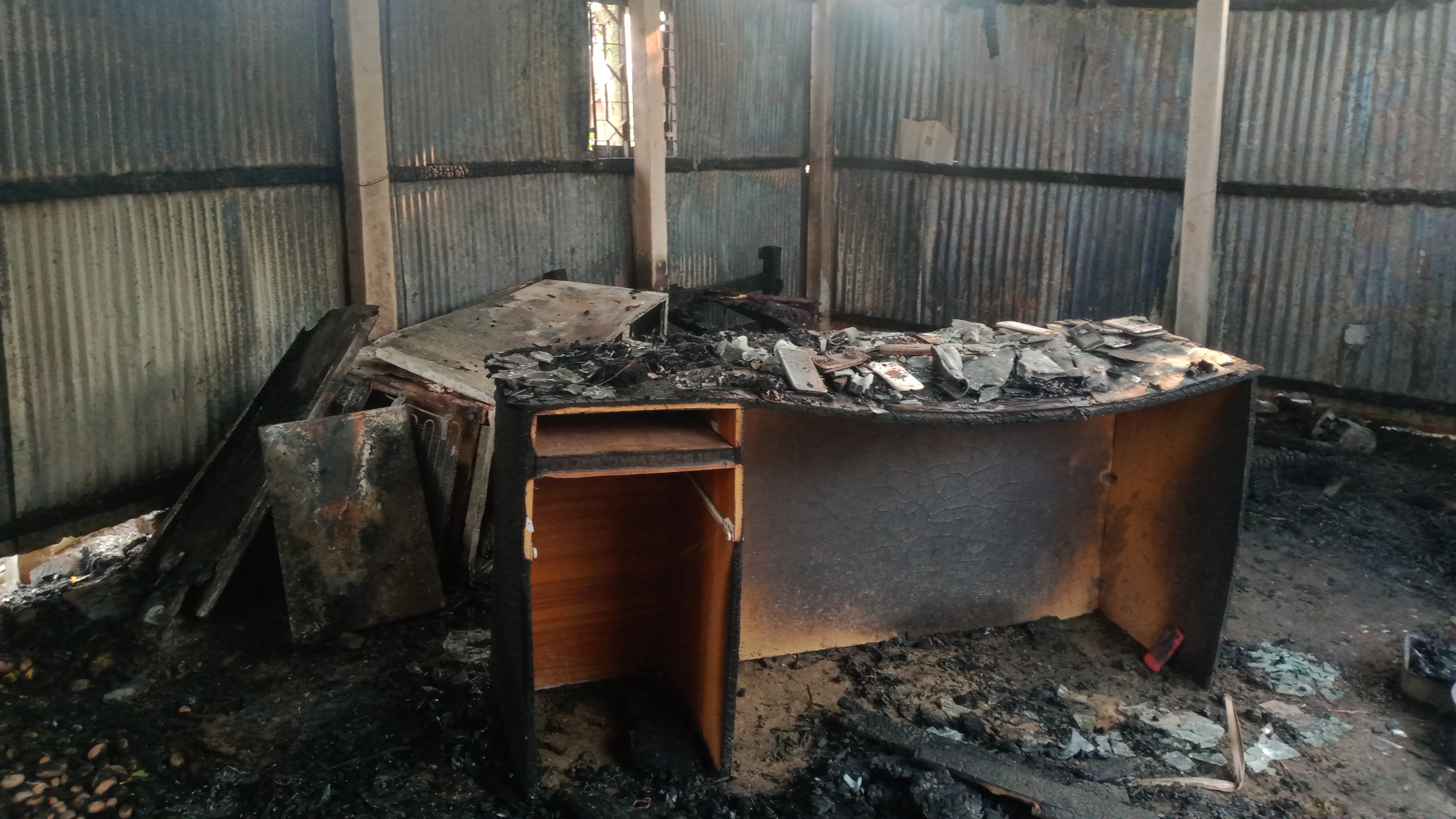 ঠাকুরগাঁওয়ে আগুনে পুড়ে বসতঘর ছাই