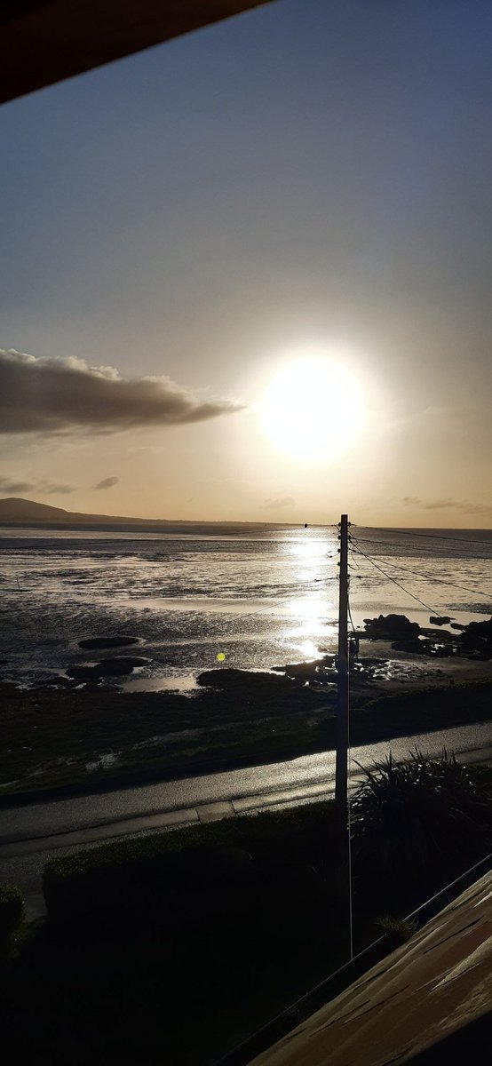 7.25AM.Great to see a return of the sunny morning! Fr my window in Blackrock Co Louth, overlooking Dundalk bay, towards the Cooley Mts and beyond.Happy Monday and may you have a great week, TwitterattiX