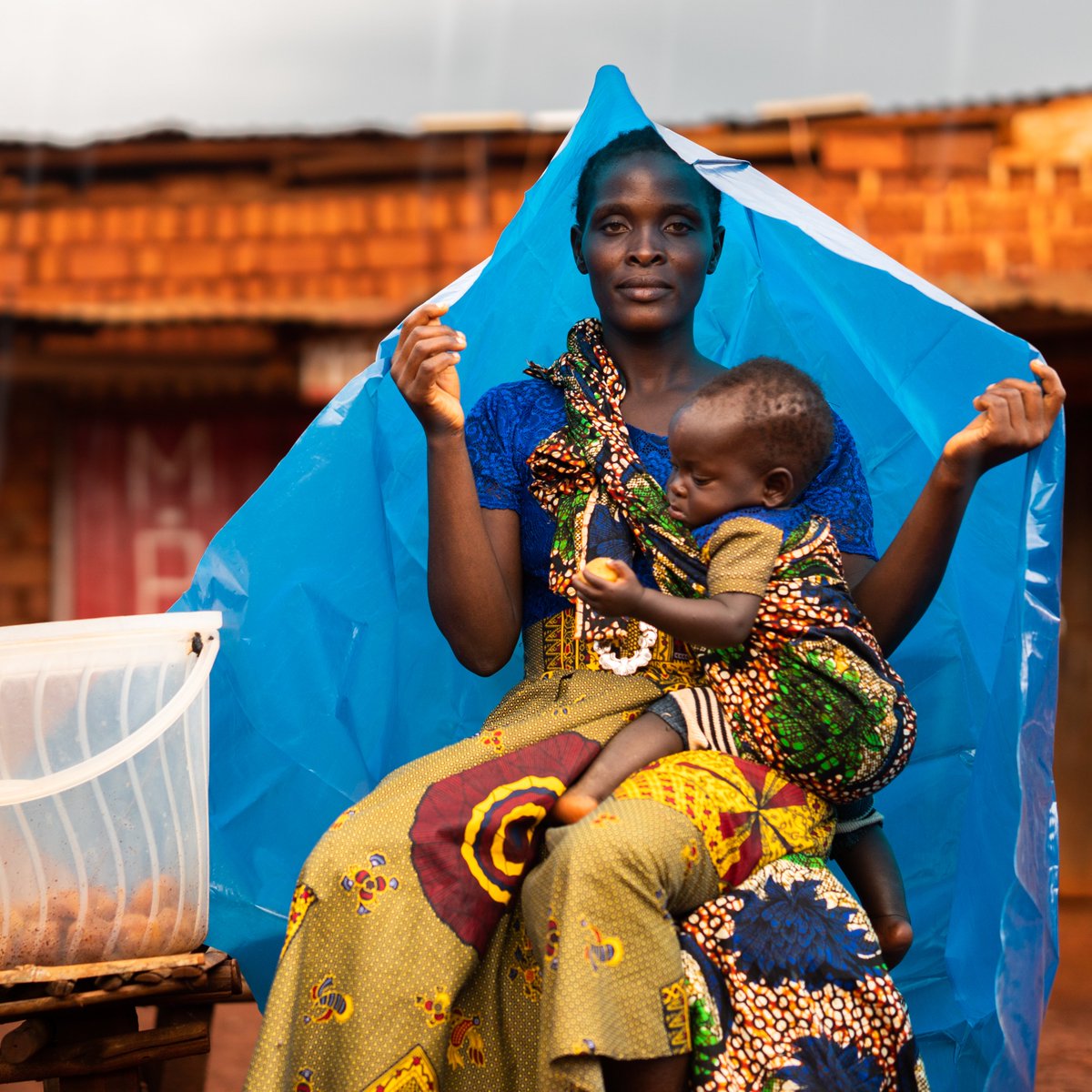 Reminder of the resilience & strength of the women we serve. Let this new week wash away your worries & bring forth new opportunities #MondayMotivation #ZeroHunger 🌧️☔️🌟