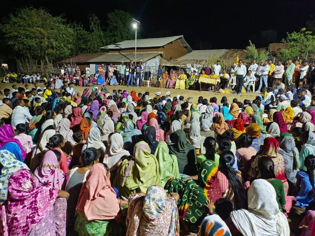 INDIA અંતર્ગત AAP ના ભરૂચ લોકસભાના ઉમેદવાર શ્રી ચૈતર વસાવાના સમર્થનમાં 'આપ' ગુજરાત સંગઠન મહામંત્રી શ્રી મનોજ સોરઠિયાએ પાર્ટીના જિલ્લાના હોદ્દેદારોની ઉપસ્થિતિમાં ભરૂચ લોકસભાના જુદા જુદા ગામોમાં જનસંવાદ કર્યો અને જનતાને AAP ની કામની રાજનીતિ પસંદ કરી ચૈતરભાઈને જીતાડવા અપીલ કરી.