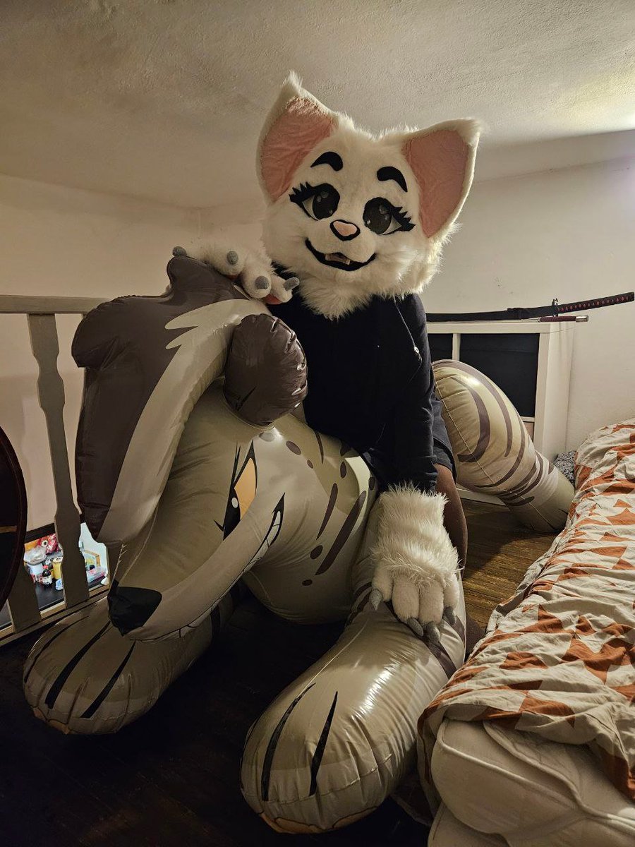 That's me, on a squeak! Got this hyena from @HorseplayToys :3

#inflatables #furry #furryfandom #fursuit #fursuiter