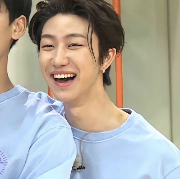 We are 🤏this close to get the iconic gose look. Please minghao bring it back😭