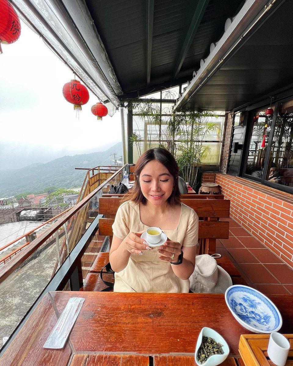 YENG AND YAN'S TAIWAN ADVENTURES 🇹🇼 Yeng Constantino and her husband Yan Asuncion wander in the magical and vibrant town of Jiufen in Taiwan. 'The charming #Jiufen,' Yeng wrote in her caption. 📷: Yeng Constantino/Instagram