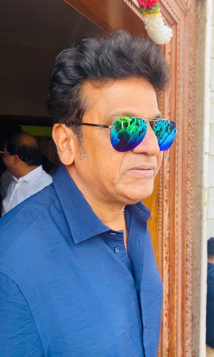 Boss 😎❤️

#Shivanna #Shivarajkumar #KingShivanna #DrShivarajkumar #DrShivarajkumarUpdates