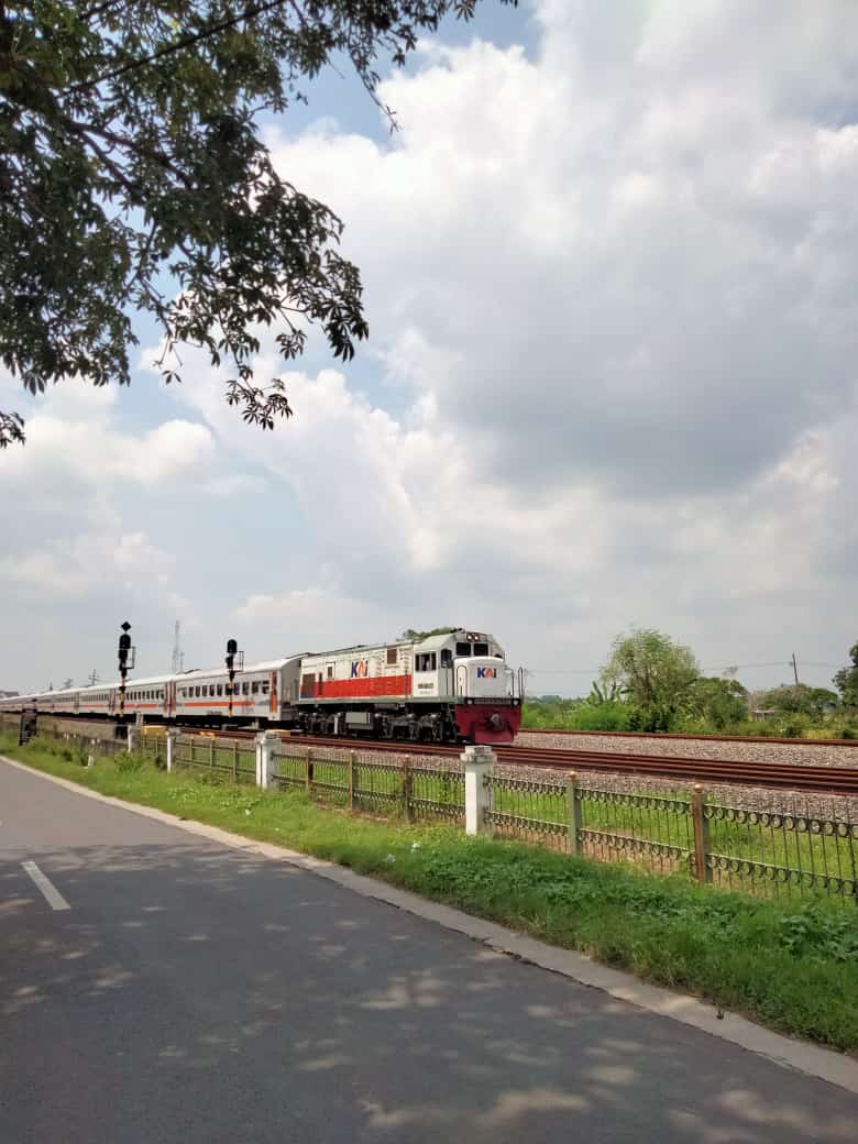 Jombang 🫡 Balik Kerja cuti selesai, <a href="/KAI121/">Kereta Api Indonesia</a> W'of'wisdomnya min