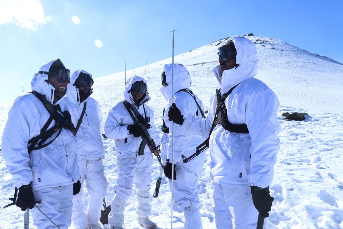 'Prepared himself to endure harsh weather conditions and nurtured the perseverance within him.' सीमा सुरक्षा बल - सर्वदा सतर्क l कश्मीर सीमान्त । #BSF #LoC