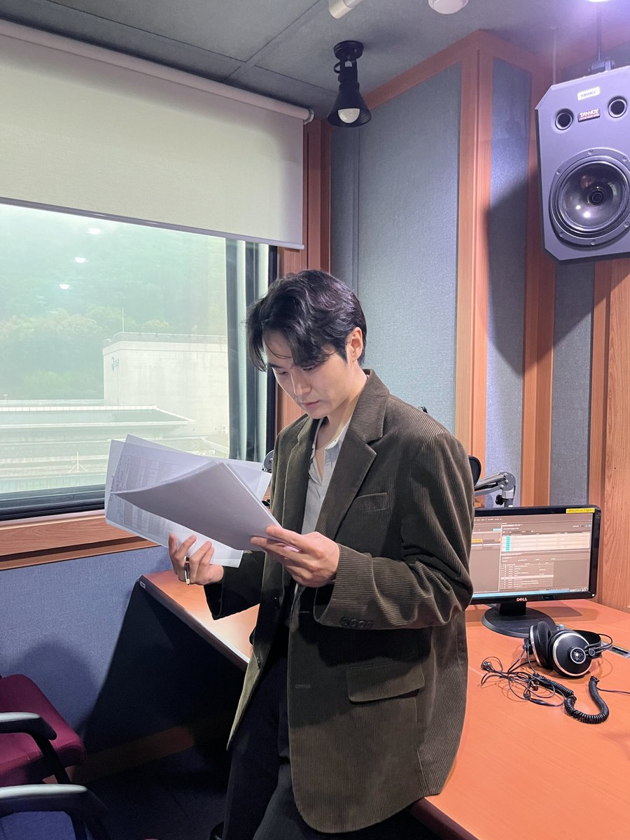 evermore_ent's tweet photo. [#AIVAN]
DJ 아이반과 함께하는 #SUPER_KPOP 에서 만나요👋

비가 추적추적 내리고..🌧
우울할 때는 아이반과 함께 하루를🤗

▶ https://t.co/MPUHyCSV95 

#AIVAN #아이반
#SUPER_KPOP https://t.co/ep5H24jnJp