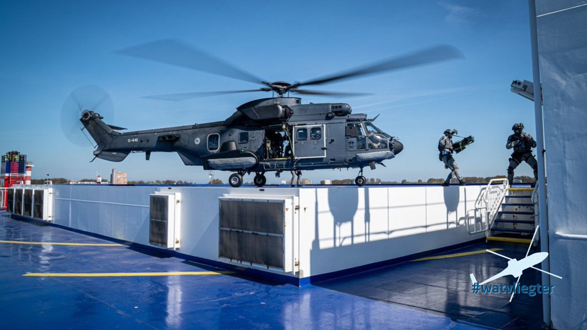 De @kon_marine organiseert jaarlijks de oefening #PortDefender in samenwerking met veiligheidspartners in het maritieme domein zoals het Havenbedrijf Rotterdam, de @Vr_RR, de @Kustwacht_nl en de @Politie Landelijke Eenheid. (1/2)