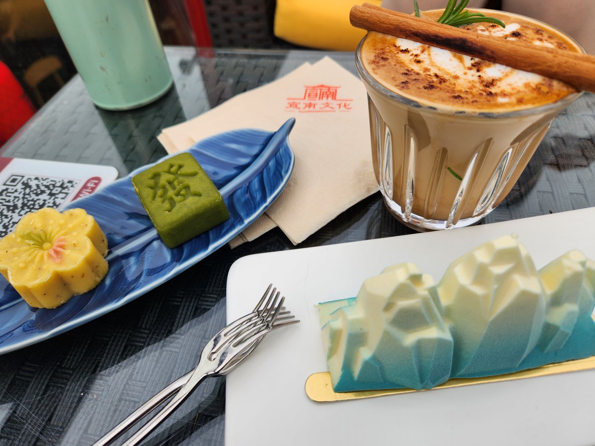 LetChinese's tweet photo. When #coffee blends with osmanthus and cinnamon, it exudes a distinct Chinese flair.🥮The #dessert's design evokes a sense of #spring, crafted with techniques passed down for centuries. Do you fancy such a tea break? #TeaTimeTales #chinesefood #mondaythoughts #lifestyle #sunday☕️ https://t.co/Wnp8k7Kc0V