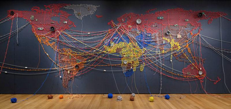 15 April, it's World Art Day !
Discover with us Migration through Contemporary Art 👩‍🎨👨‍🎨
This work made by Reena Saini Kallat, an artist from India, in 1973.
#migration 
#ClimateMigration
#ClimateMobility