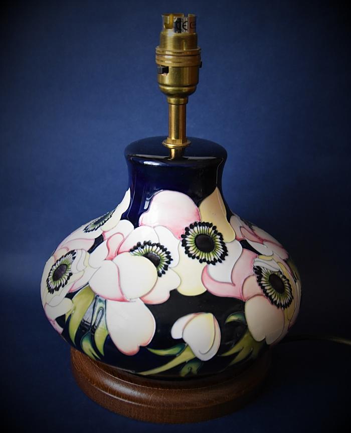 Moorcroft Pottery L32/8 Anemone Blush Lamp Emma Bossons #moorcroft #pottery #lamps #StratfordonAvon bwthornton.co.uk/Moorcroft-Late…