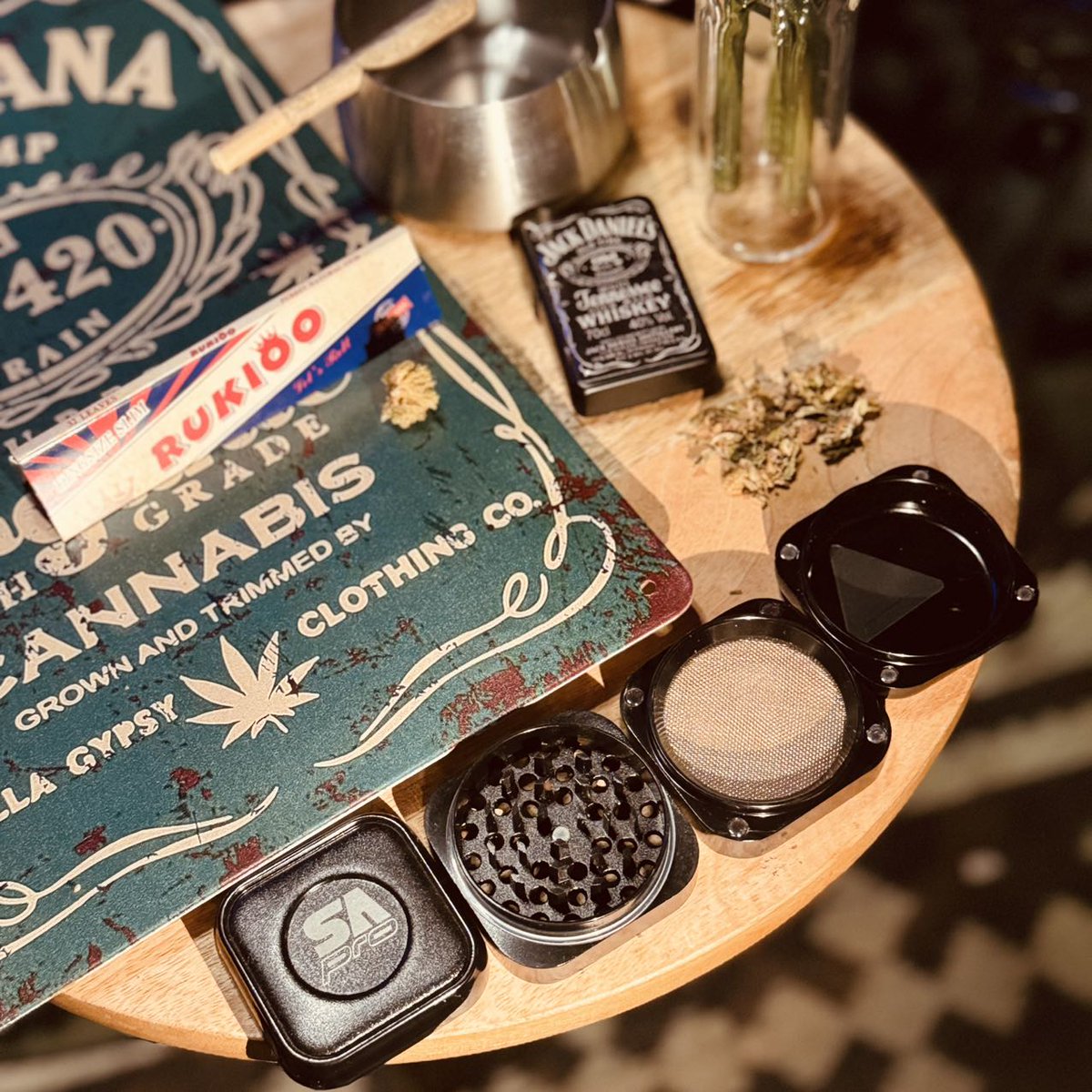 bongsmart's tweet photo. Join us in a celebration of nostalgia this 420 with our vintage grinder and bong lineup! 💨✨ Explore our site for more options.

Shop Now: https://t.co/yCtNCTSmuF

#vintage #grinder #celebration #nostalgia #party #classic #bong #bongs #glass #smoking #herb #smoke #bongsmart https://t.co/QGMagiB6iI