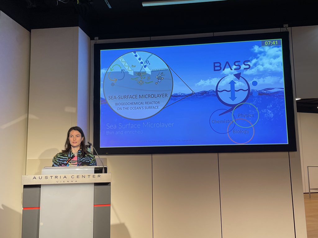 Our very first speaker @Lealange at <a href="/GEOMAR_de/">GEOMAR</a> talks about the micro layer and the BASS cruise. 😊<a href="/EuroGeosciences/">European Geosciences Union</a> <a href="/SOLAS_IPO/">SOLAS</a>