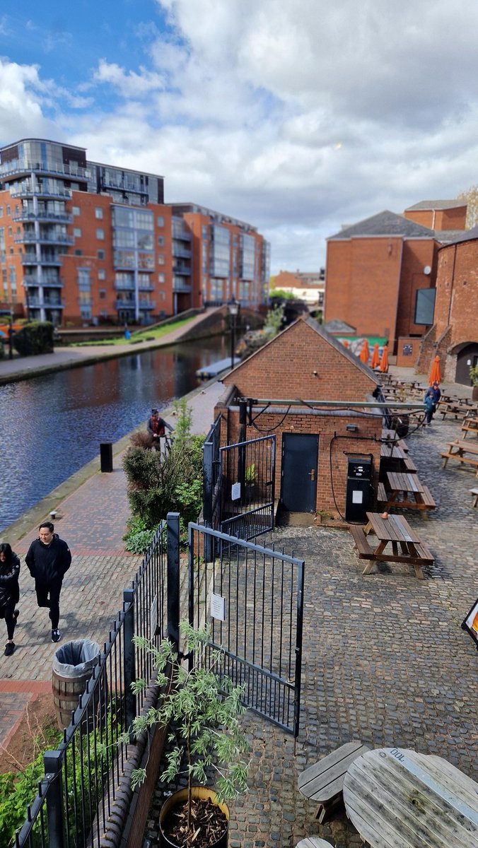 Tomorrow @Channel4 will be announcing the launch of a new daytime show #NarrowEscapes created by @bowledovermedia featuring the hidden world of UK's canals & waterways It was great to be part of this with the work I do with #walkwithadoctor @canalrivertrust @CRTWestMidlands