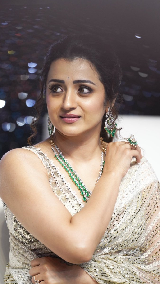 GLLA5Z-WMAAqvyT?format=jpg&name=medium