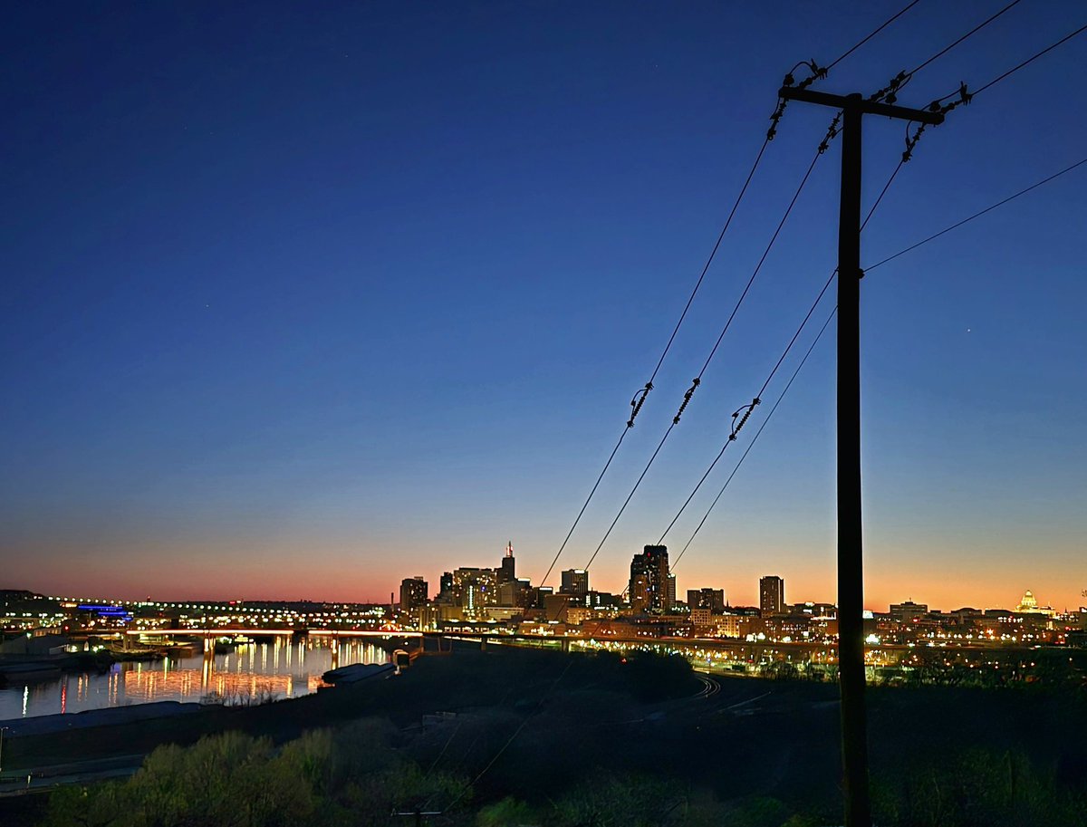 mvinge's tweet image. 3 more MN waterfalls checked off the list today. One new stamp collected in my MN State Parks Passport. Arrived back home to this sunset. That's a good Sunday.🤘
Hidden Falls
Caron Falls
Little Cannon Falls