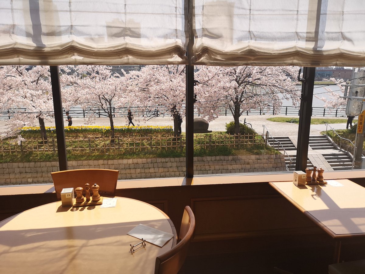 ホテルオークラ新潟の朝食は新潟県産コシヒカリの食べ比べがあるなどご当地料理のラインナップも豊富で信濃川沿いの桜を眺めながら食事ができる雰囲気も含めてとてもよかった
