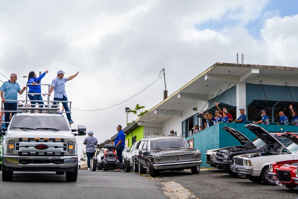 VillafanePR's tweet photo. Hoy estuvimos de rally en Aguas Buenas junto a la alcaldesa Karina Nieves, acompañados por los senadores Thomas Rivera Schatz, Nitza Morán, Juan Oscar Morales y el representante Georgie Navarro. ¡Seguimos visitando cada rincón de nuestra isla! #VamosAlFuturo https://t.co/vU1G1cqO8e