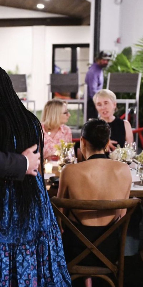 meg4_strawberry's tweet photo. i know meghan when i see her 😊💕 i want to see her whole outfit omg https://t.co/O0HXn2nzdo