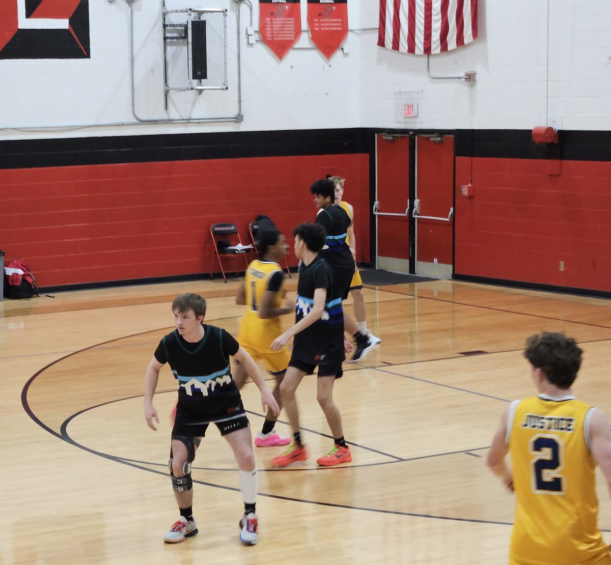 MWilliamsNet22's tweet photo. 2nd place in the first tournament together for new team isn't a bad way to start. @EthanW550 way to shoot the ball this weekend. 🔥🔥. Unfortunately team had to play the hometown team &amp; their pet zebras🤷🏻‍♂️ https://t.co/x772P5jVGV