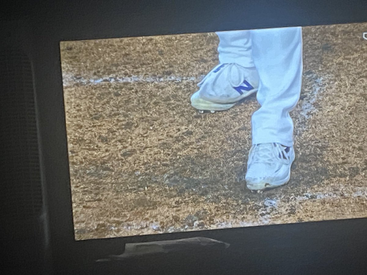 If ESPN is gonna devote 30 seconds to Ohtani’s plain white New Balances, can I interest them in a tour of my dad’s closet? ⁦@WS_Finley⁩