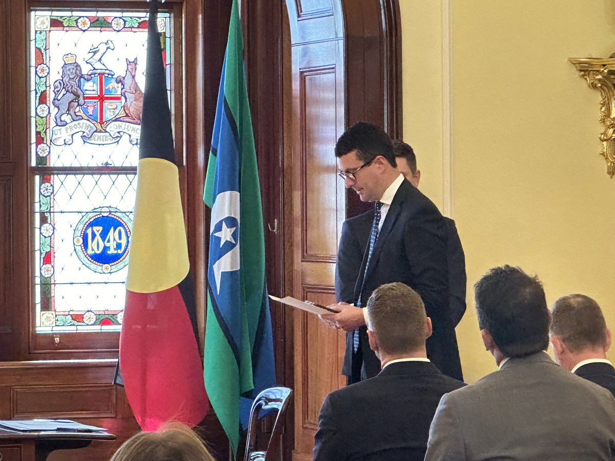 New Minister & Independent, Dan Cregan, will take Police & Emergency Services from @joe_szakacs who will take on Trade & Investment. @7NewsAdelaide #saparli #7news