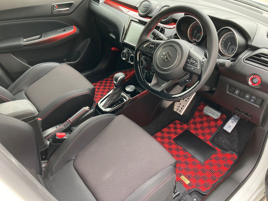 OfficialKAROmat's tweet photo. ZC33S 6AT様の #カロマット 装着事例

車種:#スズキ #スイフトスポーツ
マットタイプ:#FLAXY ブリリアントレッド

初めてのオーダーで予想以上のマットです
大衆車には不釣合いではと少々不安でしたが足元が明るく重厚になり車格が上がったようです
【装着事例】https://t.co/LPnbXHo9xz

#KAROマット https://t.co/66Ur1H6Kgx