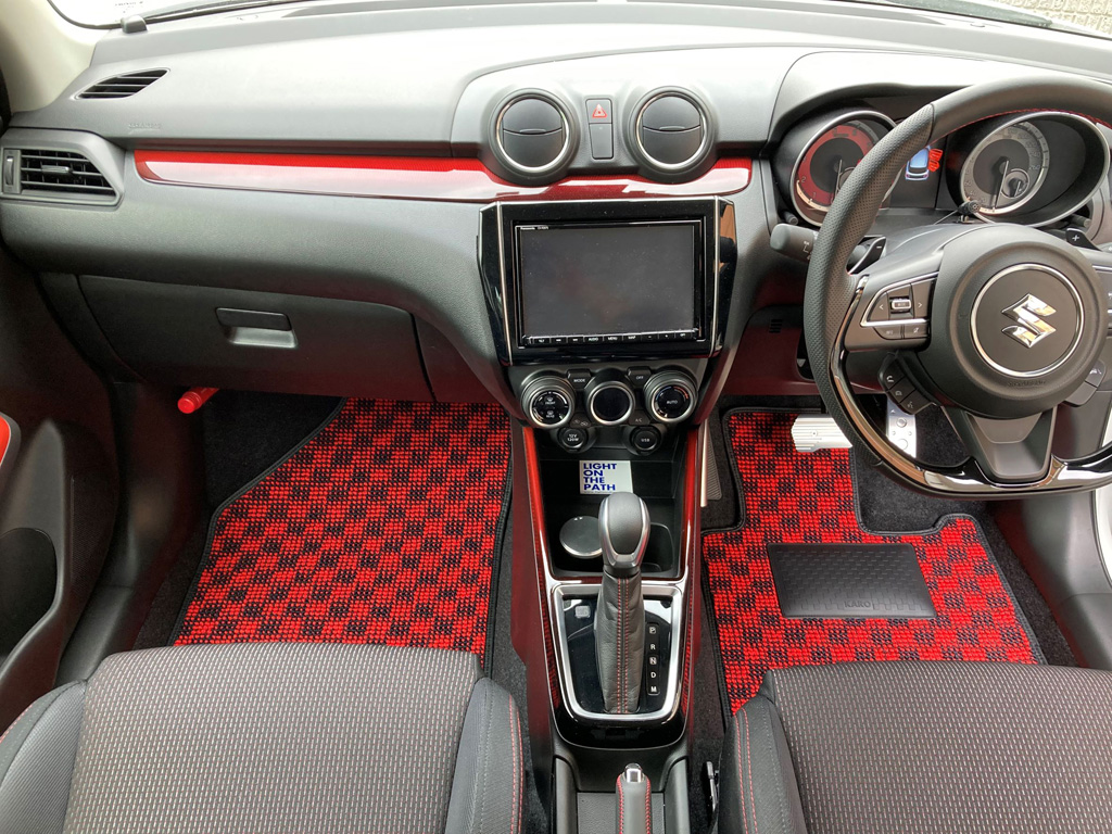 OfficialKAROmat's tweet photo. ZC33S 6AT様の #カロマット 装着事例

車種:#スズキ #スイフトスポーツ
マットタイプ:#FLAXY ブリリアントレッド

初めてのオーダーで予想以上のマットです
大衆車には不釣合いではと少々不安でしたが足元が明るく重厚になり車格が上がったようです
【装着事例】https://t.co/LPnbXHo9xz

#KAROマット https://t.co/66Ur1H6Kgx