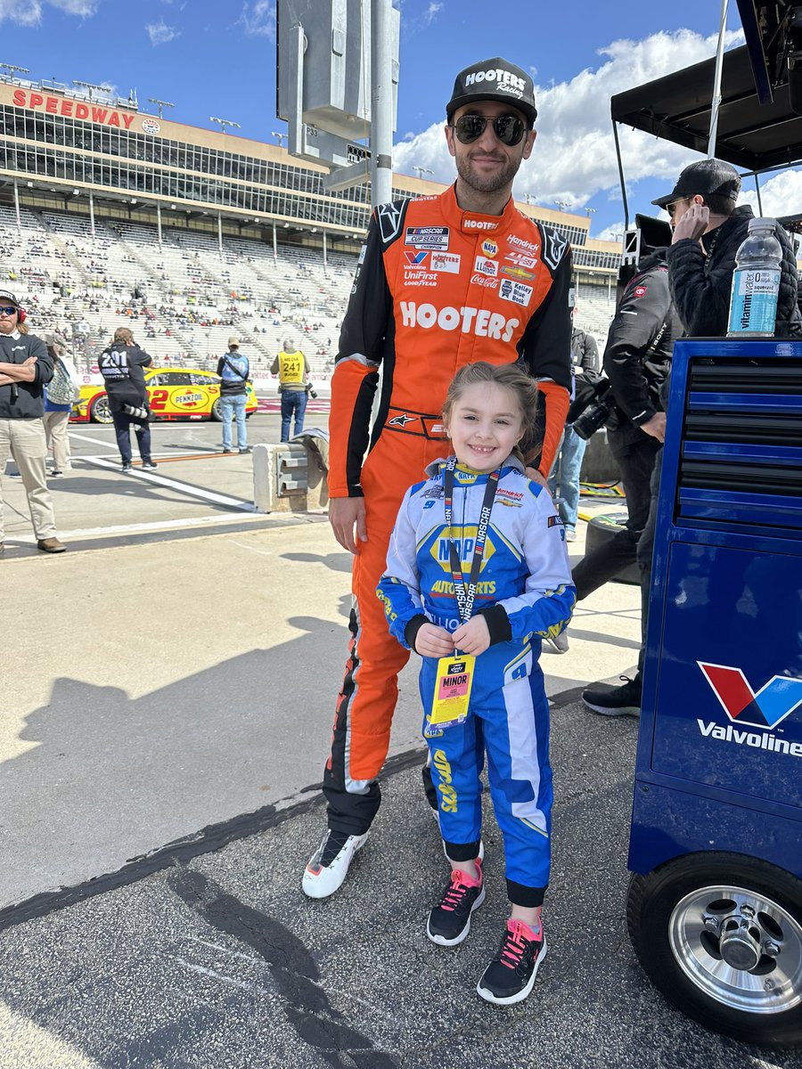 itneyboo's tweet photo. @TXMotorSpeedway @TrueBrvnd @Hendrick9Team My daughter would love this 😭😭 https://t.co/933sshZ5xX