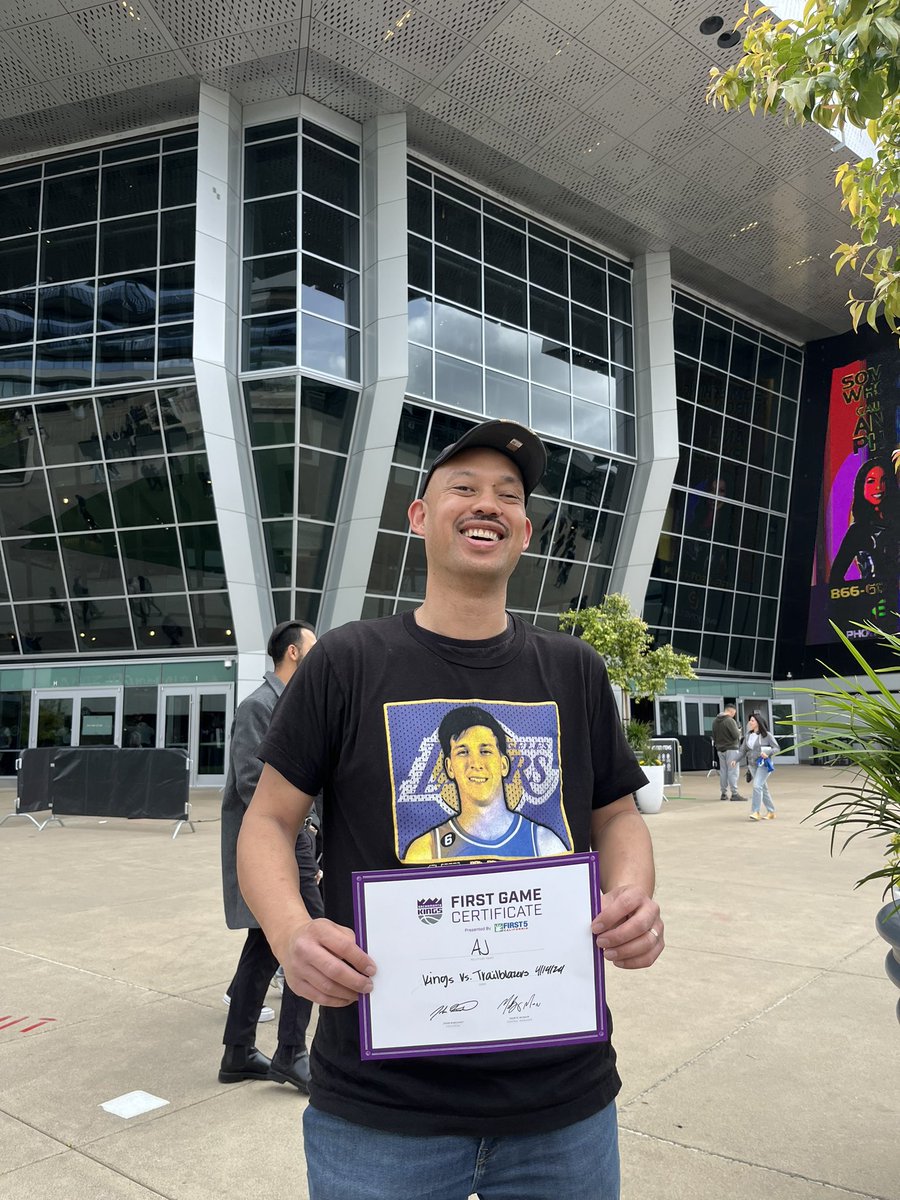 Hosted my longtime LA homie and Laker lifer @ajxy on his very first-ever Kings game LOL. Now #LightTheBeam muthaf*ckaaaaaa!!!