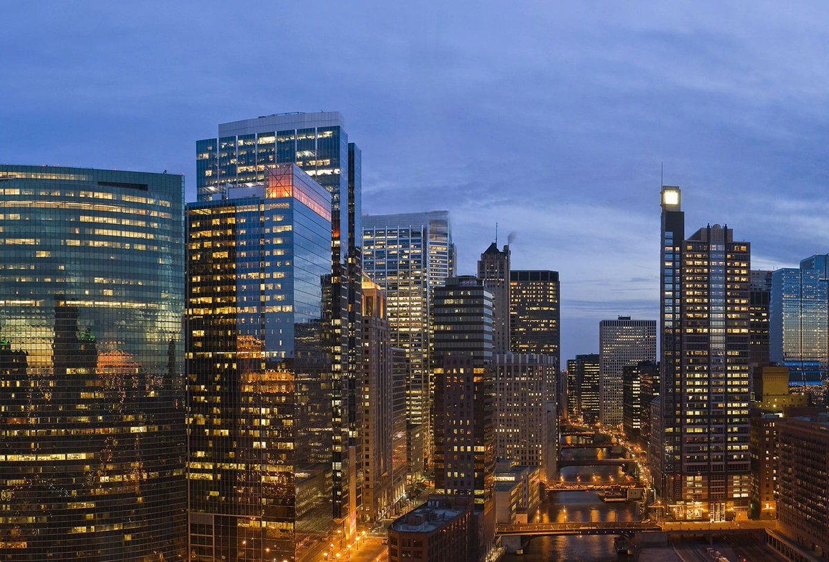 BluSpark160636's tweet photo. Apparently, the Willis Tower has disappeared from the Chicago skyline (Professional Photographs) https://t.co/DTiJLnnQ55