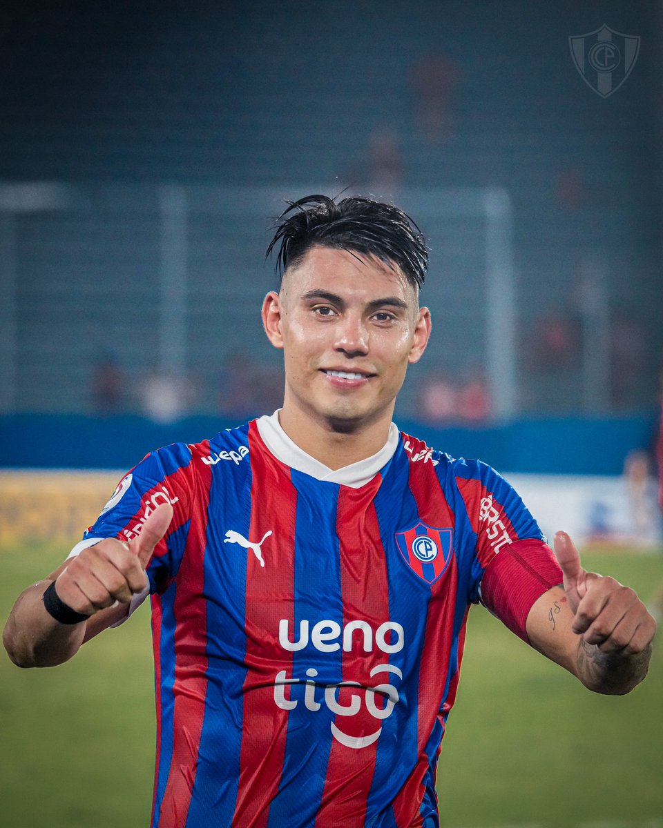 Lo que corre este tipo es demencial, cuentan que terminó el partido y fué corriendo a su casa, está completamente loco este pibe.
