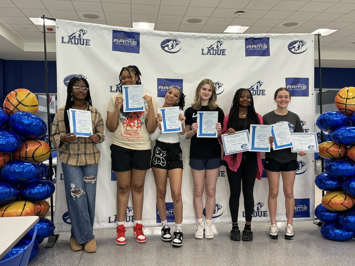 laduegbb's tweet photo. A fun night celebrating this season and this group of young women!!! 🎉🏀🏆 What a year we’ve had 💪🏼   Varsity finished 16-11 
JV finished 17-4

We look forward to this summer and what the off season will bring 🤩 
#laduepride #nsync #newgoals https://t.co/emjs8yXeQL