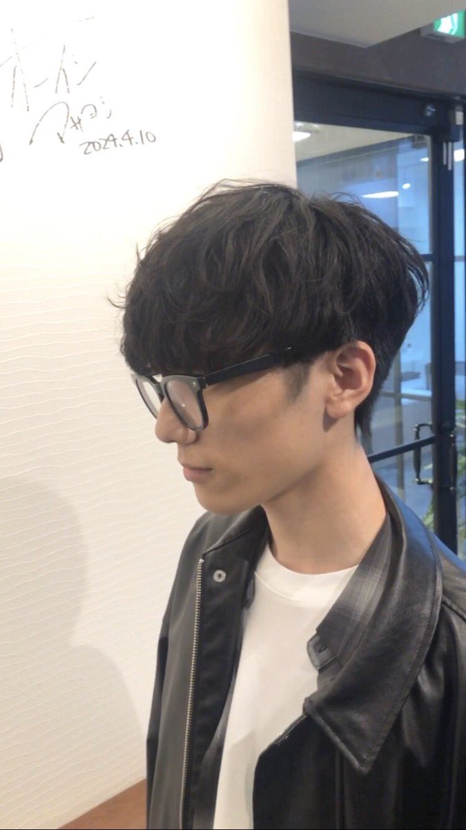 heis_shohei's tweet photo. オーイシさん風カット&amp;パーマ

ワックスつければ動きがでてそれで完成！

カッコイイ🤓

#オーイシマサヨシ
#CUT純
#カット純 https://t.co/lRGdvuO6YM