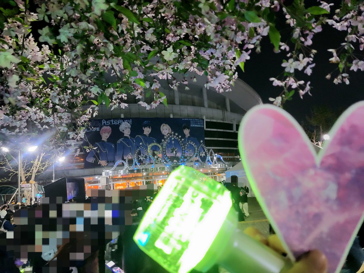 harwho113's tweet photo. 봄날의 벚꽃🌸과 플레이브💙💜💗❤️🖤그리고 어떤 플리의 사진 기록📸
(24.04.13~24.04.14)
💕정말 간질거리는 봄의 추억이었따~~💕 영원히 간직할꺼야🫶 https://t.co/pYHIHMX4Zt