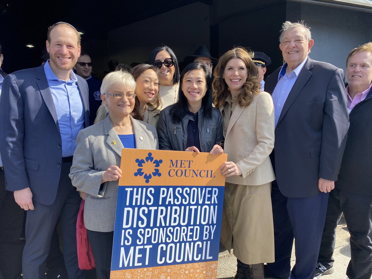 After a very difficult 24 hours for Israel, it was wonderful to join @MetCouncil and colleagues and community leaders at the Tomchei Shabbos of Queens food distribution for the needy. It was incredibly uplifting to see the great work being done to support food insecurity.