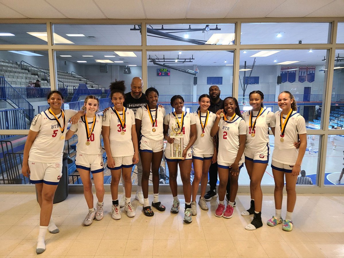 teraking85's tweet image. 4-0 on the weekend, playing up in the 17U division!! Champions again 🔥🔥😤😤 Congratulations ladies I am so proud of yall!! #15uGUAA #weONLYknowONEway #theBTRway