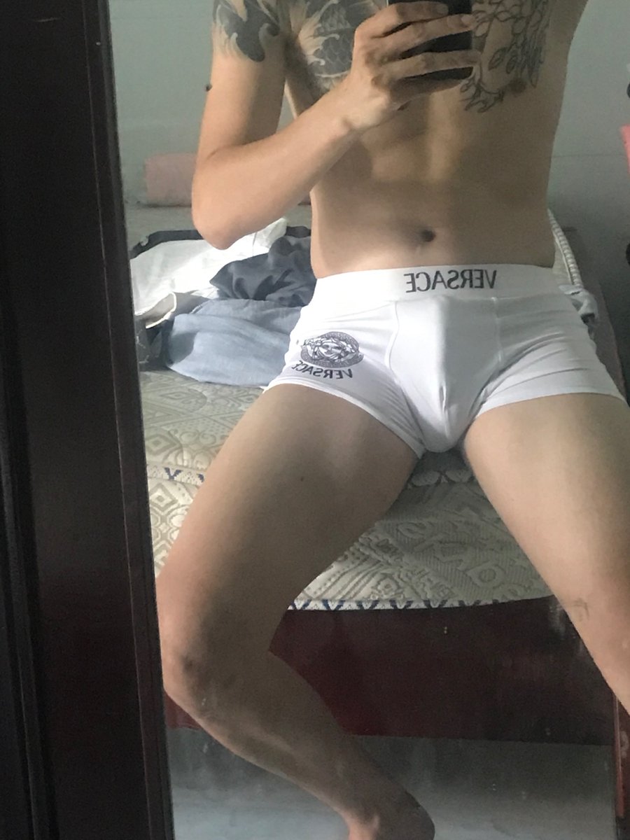 Bo94947992's tweet photo. Trời hơi nóng 😵‍💫😵‍💫. https://t.co/RHHLGa2HR5