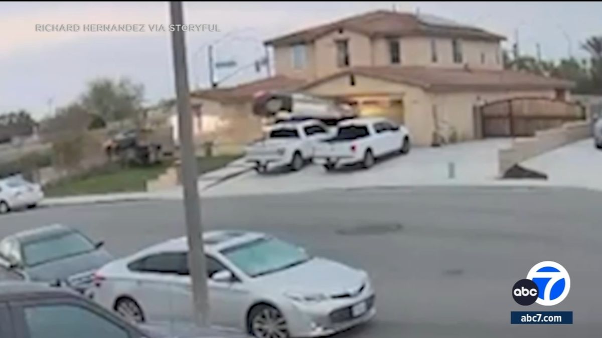 Car goes airborne before crashing into garage of Southern California home: VIDEO abc7ne.ws/3JhJKGz