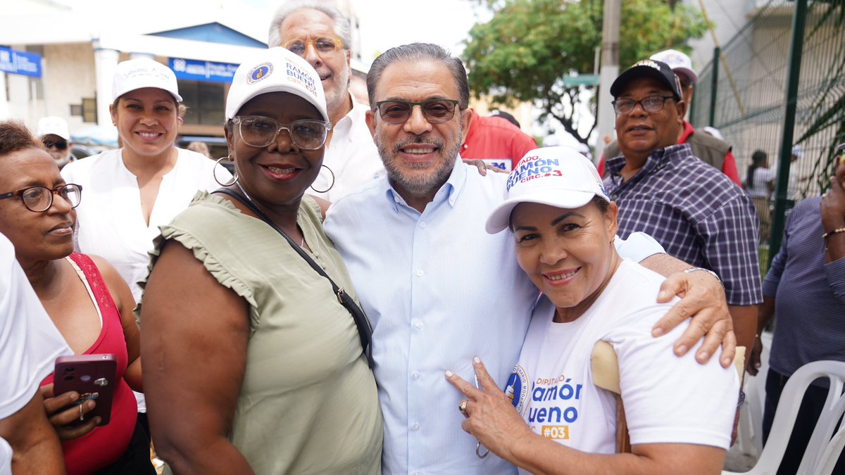 AlianzaPaisRD's tweet photo. Guillermo Moreno (@MorenoGuillermo) participa en Villa Juana, en un “Operativo Médico Preventivo” porque creemos que la salud es un derecho y no una mercancía. 

#UnSenadorEnSerio #C3DN https://t.co/imSpi6RTLd