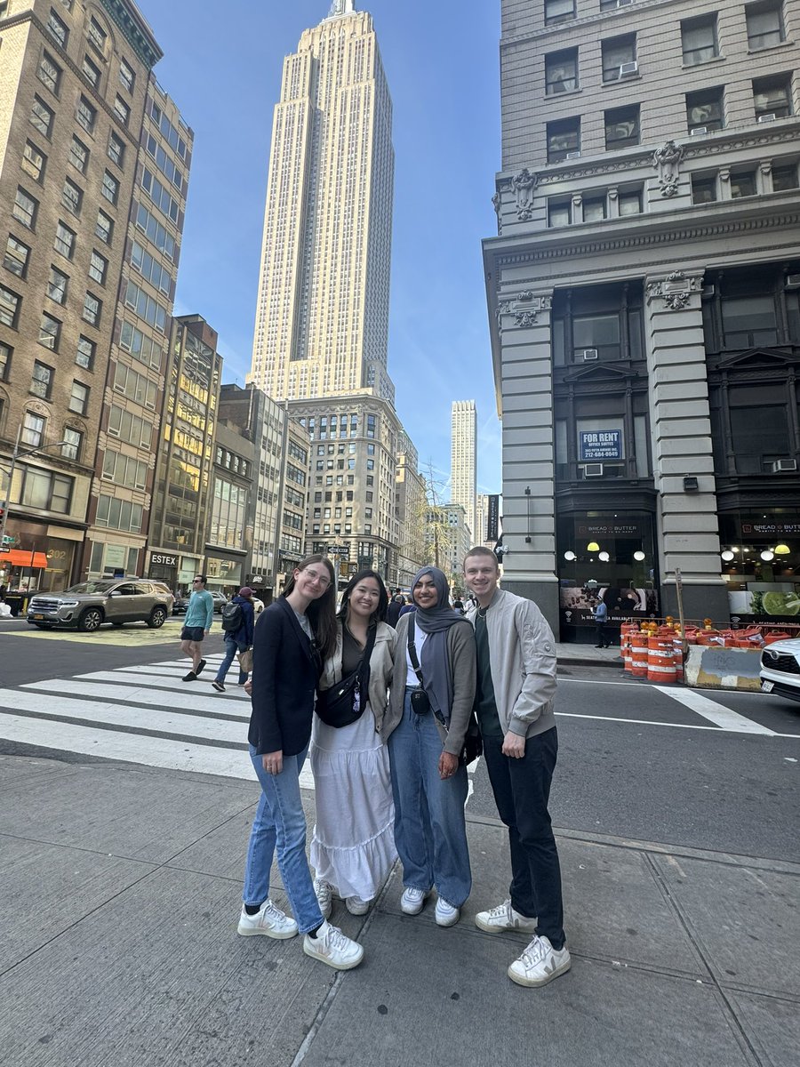 aniladmello's tweet photo. @dmellolab undergrads Alishba Silat, Ashley Blanco, and Rod Bezanilla-Davila  are in NYC for the culmination of their year long @SimonsFdn Shenoy Undergraduate Research in Neuroscience Fellowship! They’ll be presenting posters on independent research they conducted while in lab. https://t.co/tbvLLyZKI2