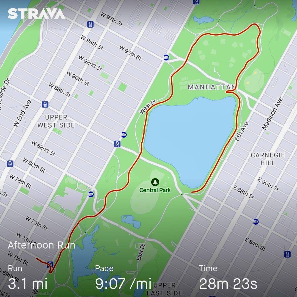 Sunday runday 5k day 🏃 Swarm of people enjoying beautiful @CentralParkNYC on this spring day 😊 @Strava #StillIRun #RunNYC