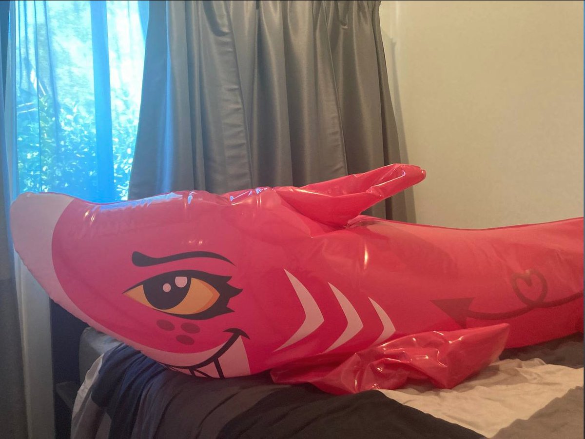Deflating Cora by @Squeakittytoys to take her to FurDU, come see her at the Pooltoy Playground on Friday!
