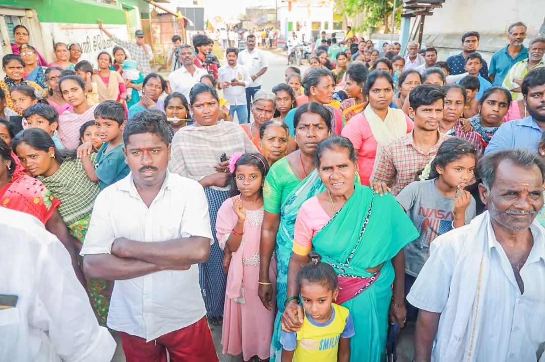 AcsArunkumar's tweet photo. நமது வெற்றி வேட்பாளர் திரு. A.C. சண்முகம் அவர்கள் இன்று மாதனூர் ஊராட்சிக்குட்பட்ட அகரம்சேரி பகுதியில் பரப்புரை மேற்கொண்டு தாமரை சின்னத்திற்கு வாக்கு சேகரித்தார்.
வாக்களிப்பீர் தாமரை சின்னத்திற்கு!!
#Vote4ACS #Vellore #ACS #புதியநீதிக்கட்சி #BJP #AMMK #PMK #Vote4BJP #acshanmugam https://t.co/A48qLqm8xM