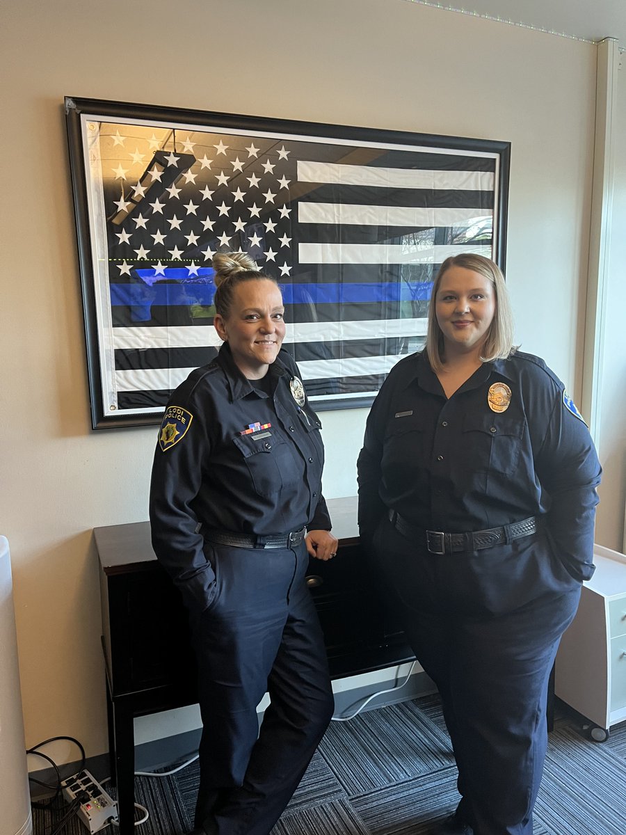 LodiPD's tweet photo. Stay safe and stay connected. #NationalPublicSafetyTelecommunicatorsWeek https://t.co/KYw5Hkbfql